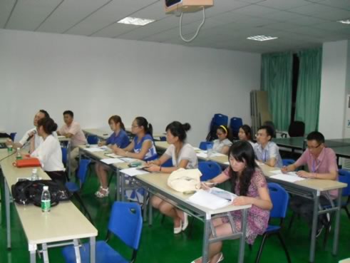 公司学员正在认真听讲